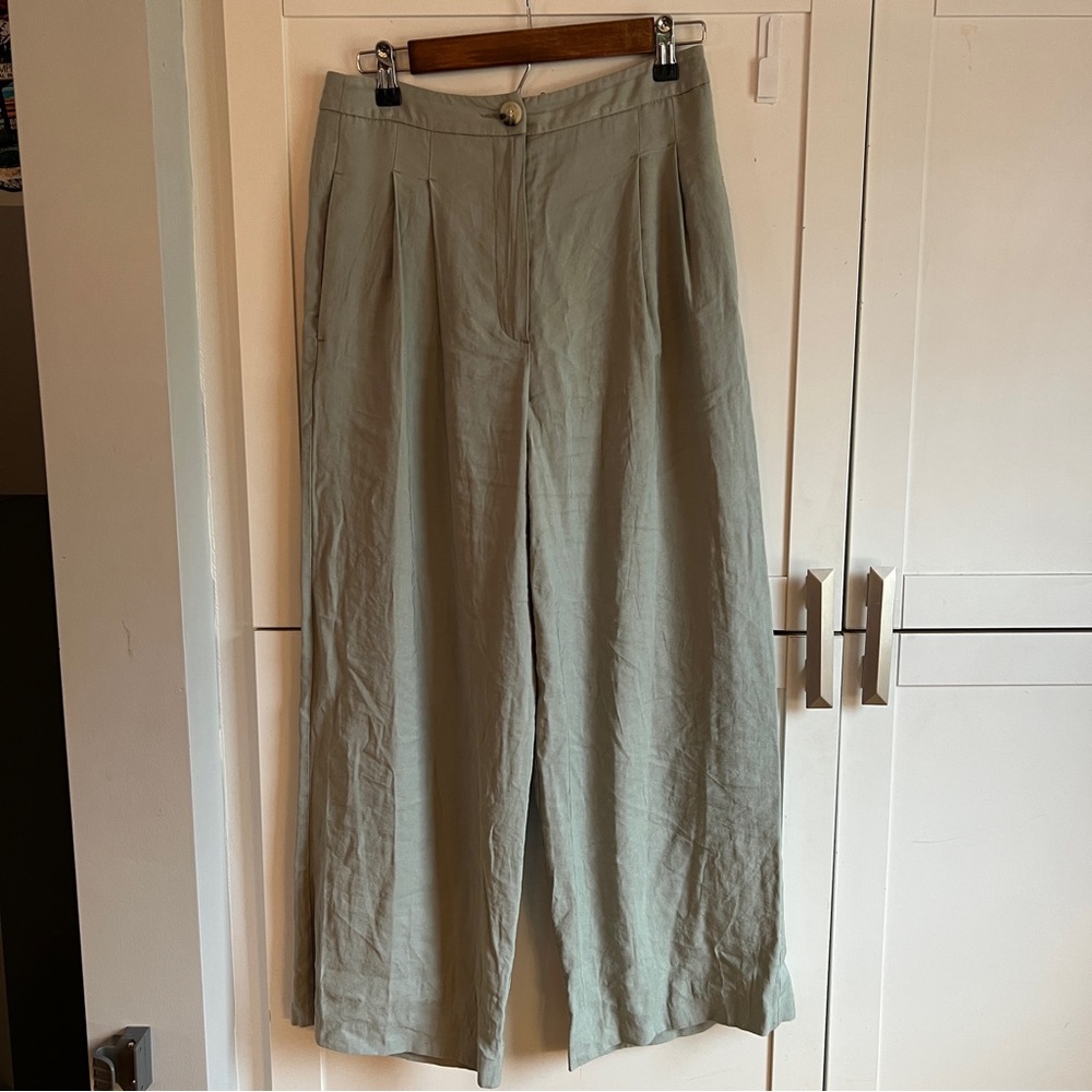 Topshop Sandy Pleated Wide Leg
Crop Pants Size 6